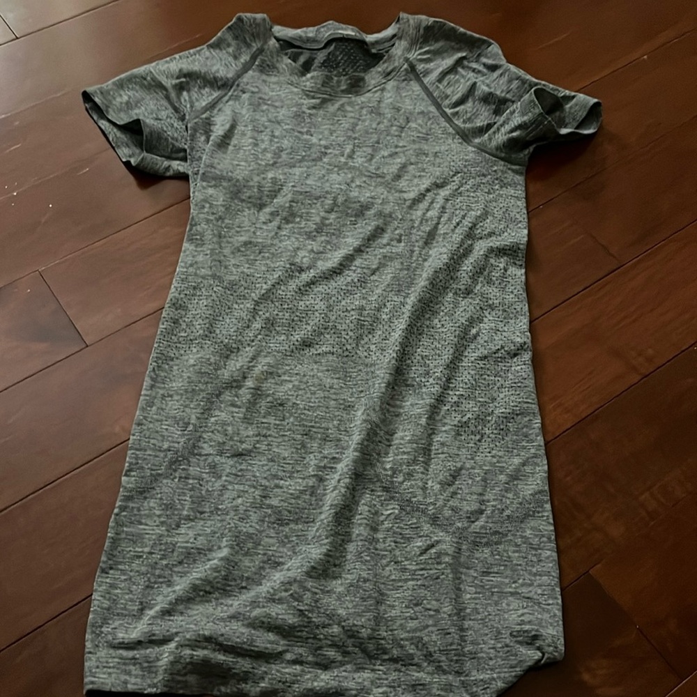 Grey lululemon swiftly shirt